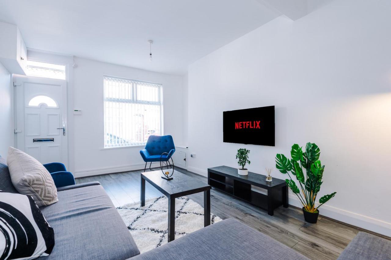 Stylish 2 Bedroom House, Entire Home, Free Parking, Wifi & Netflix 리버풀 외부 사진